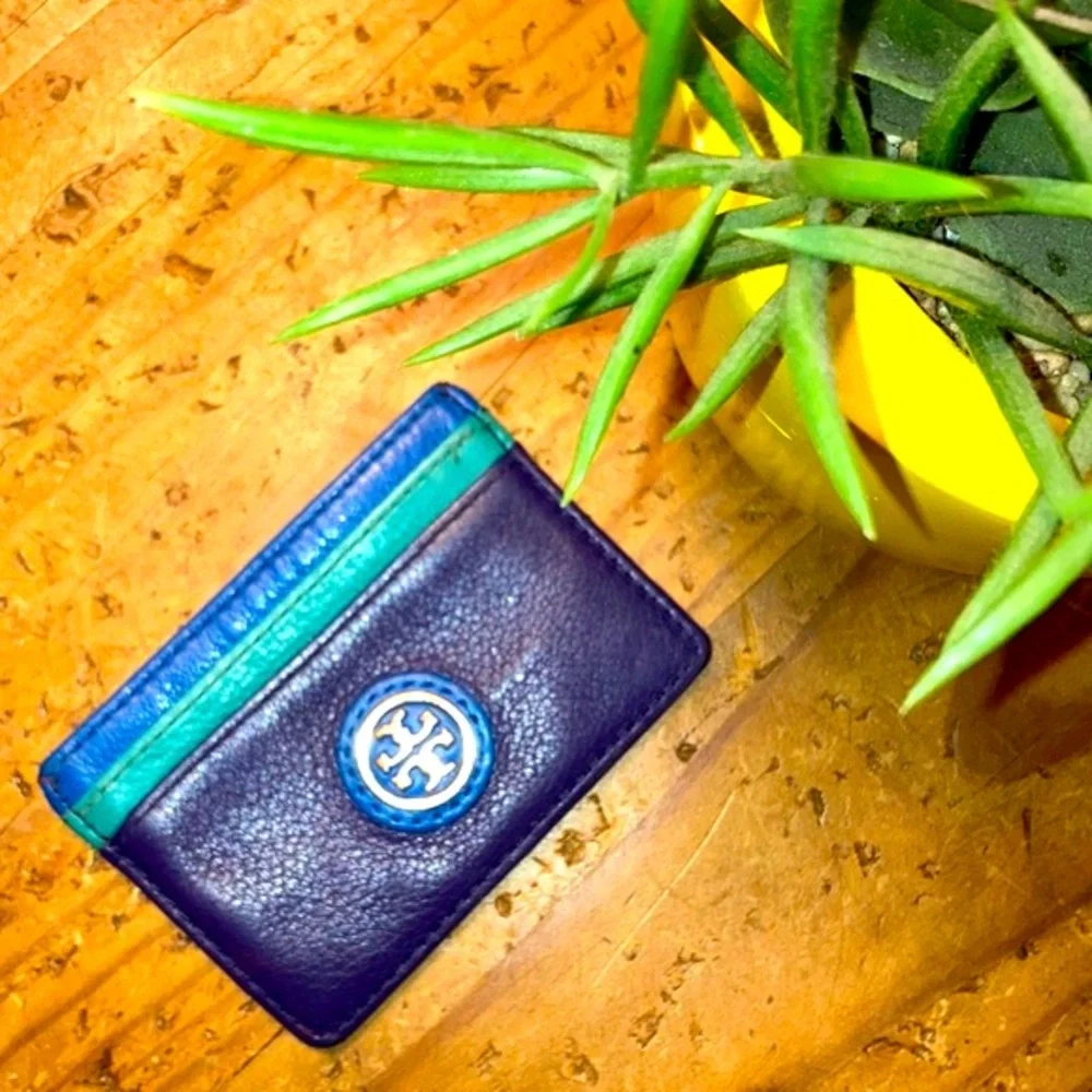 TORY BURCH 4 in W x 3 in H vegan card holder Colorful with raised gold logo